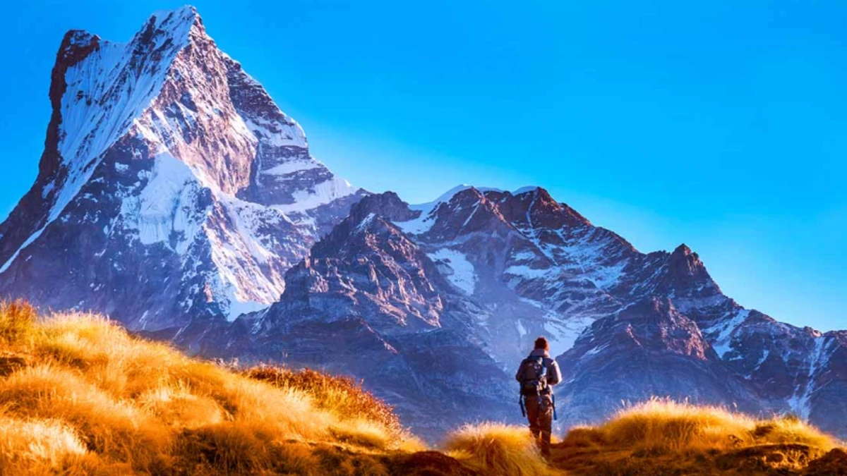 Mardi Himal ridge trail with Machhapuchhre view