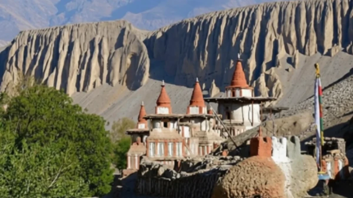 Upper Mustang red cliff landscape